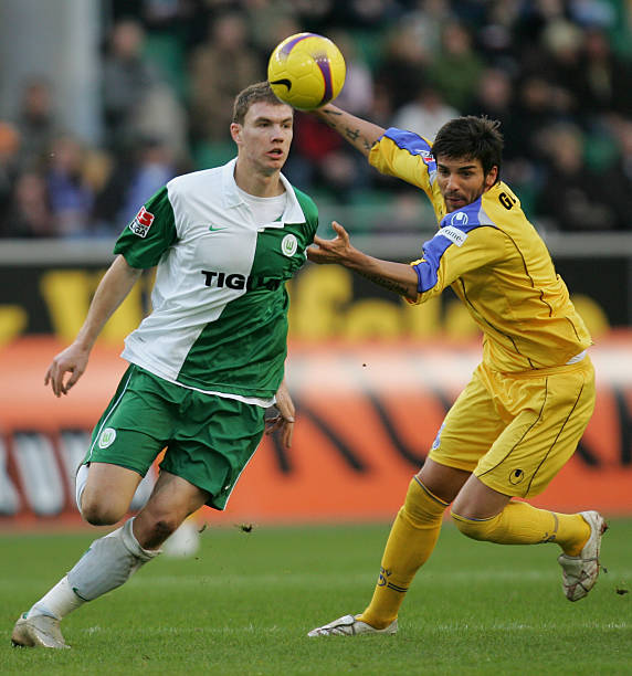 而努力奋斗 而努力奋斗