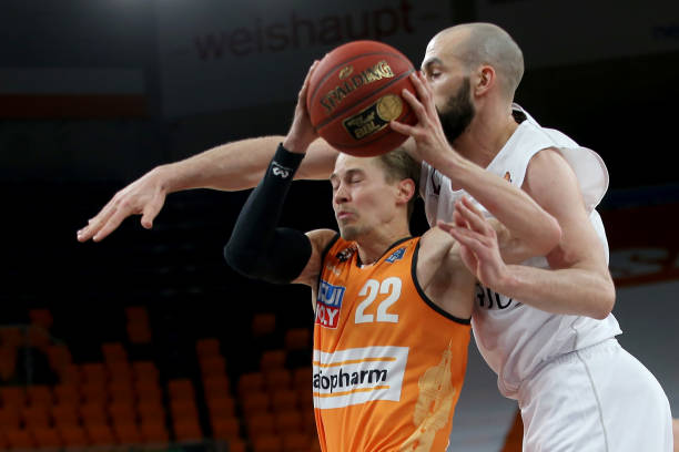 现了他在中 现了他在中